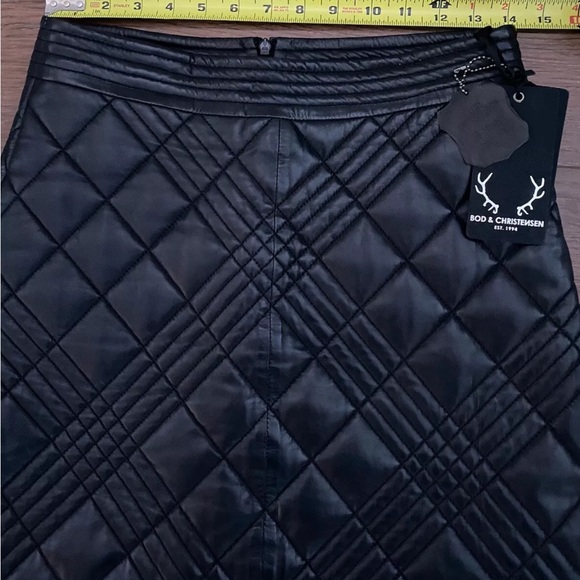 NWT BOD & CHRISTENSEN Black Leather Quilted Mini Skirt Size 4 - Picture 8 of 16